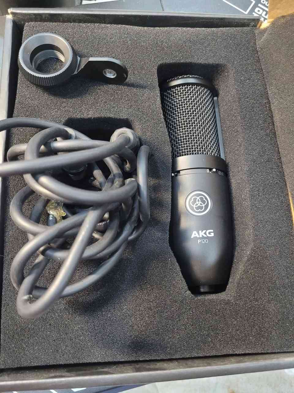 من رخصة الادمن مايك AKG P120 اصلي
جديد بس اكول مسخدم عن الحلال والحرام لان اجى وياه كيبل اصلي وهو ميجي وياه كيبل


**إذا كنت صاحب هذا الإعلان وتريد حذفه لأي سبب، رجاءا أرسل رسالة إلى الدعم الفني**