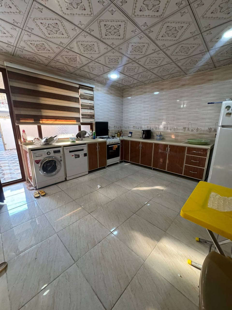 🏡منزل للبيع في حي #هفالان حي سه روران
خانوو بۆ فرۆشتن لە گەرەکی #هەڤاڵان
————————————
• عدد الغرف: 3 غرف نوم
 •🛋️ صالة واسعة ومريحة
 •🍽️ مطبخ
 •🚿 2حمام
 •🚗 كراج للسيارة
حي سه روران

***********
