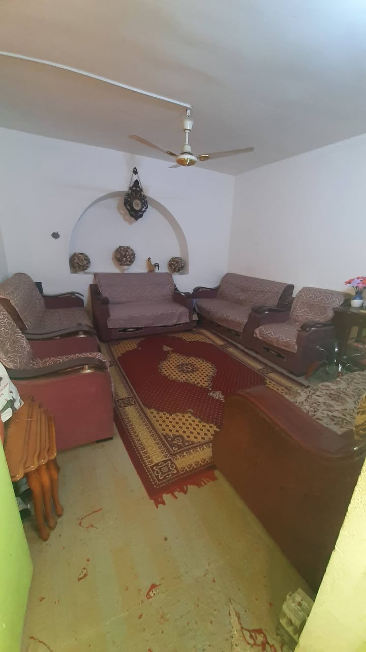 طابو صرف للبيع ثالث بيت عن شارع العام طابقين مأجر بالشهر 300  قديم تريده استثمار تريد تكعد بي تريد تفلش ابيع قطعه 111 متر واجهه 6 او اكثر تقريبا  والسعر بي مجال ***********  قرب سايلو الاول يم الجامع
