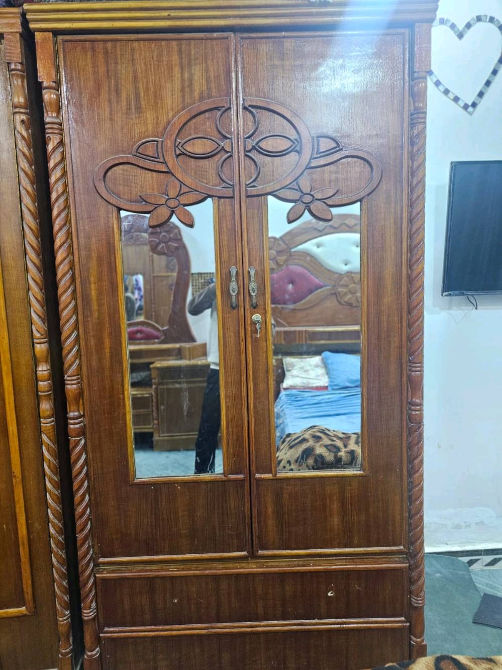 غرفة تسكام عراقي عوزها فقط تلميع مشتريها قبل سنة مكانها ديوانية 