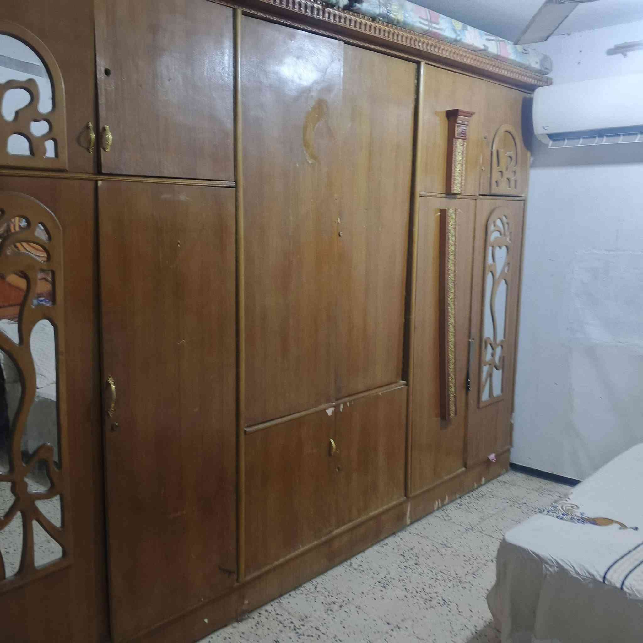 للبيع غرفه نوم مع تخم 13مقعد 600 ************مكان بغداد تقاطع النهروان

