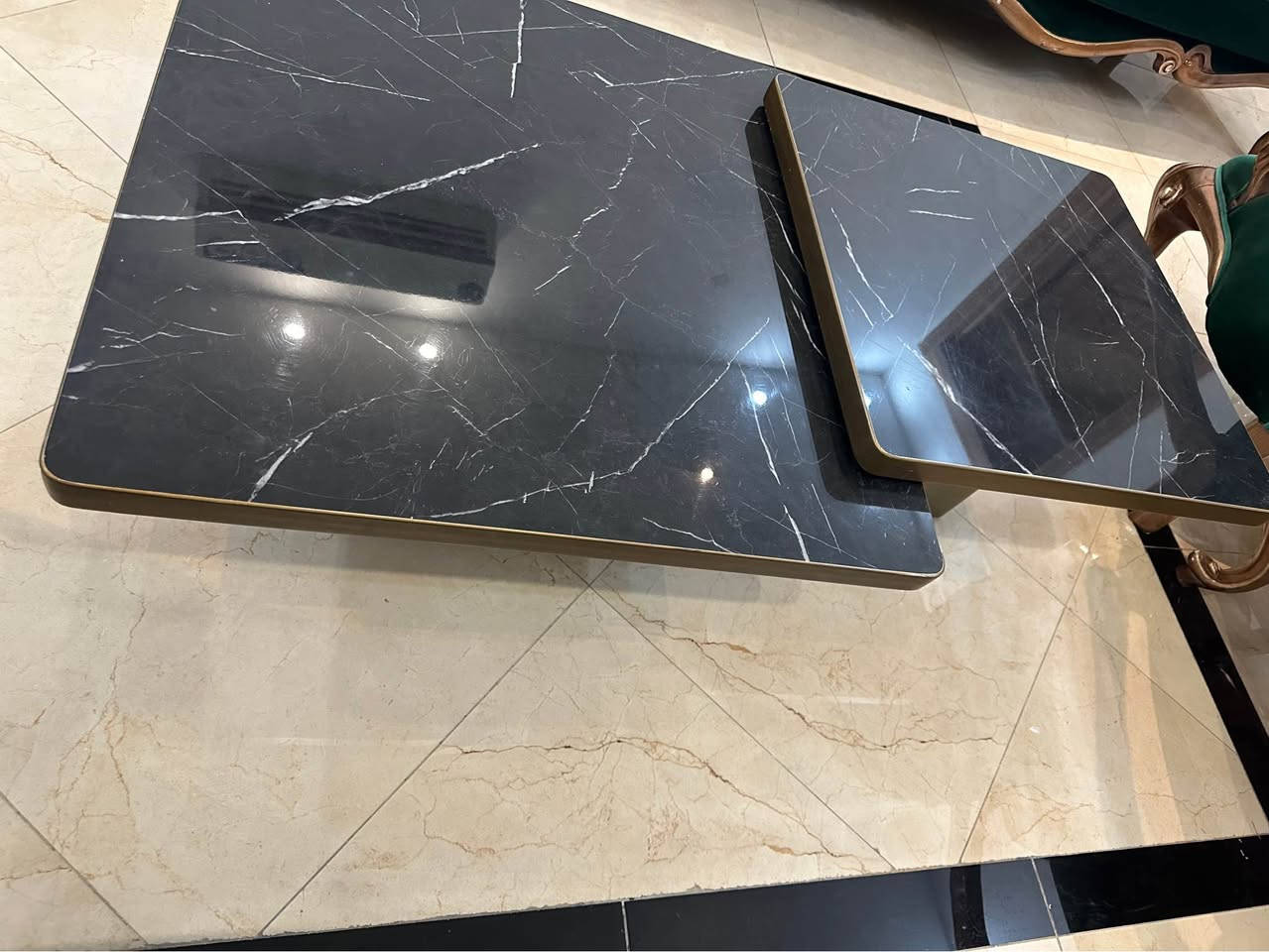 اغراض للبيع العنوان بغداد الصليخ منطقة الستمية اي استفسار عالرقم فقططط

0771 649 8823 بغداد, العراق
