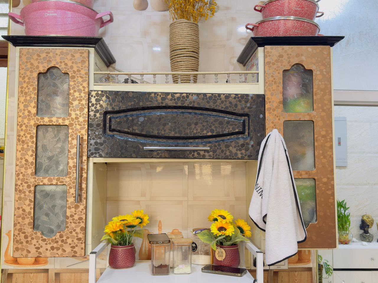 كاونتر للبيع  ضلع السنك ٣ متر  كامل /السنك فقط ١٥٥ سم  الضلع الثاني ٢ متر بالاضافه الى رف ثلاجة 
الكاونتر كامل خشب 
السطح كله مرمر 
الداخل ام دي اف 
سعره ٣٠٠ وبي مجال قليل 
المكان بالدورة شارع المصافي للاستفسار ع الواتساب 
***********
