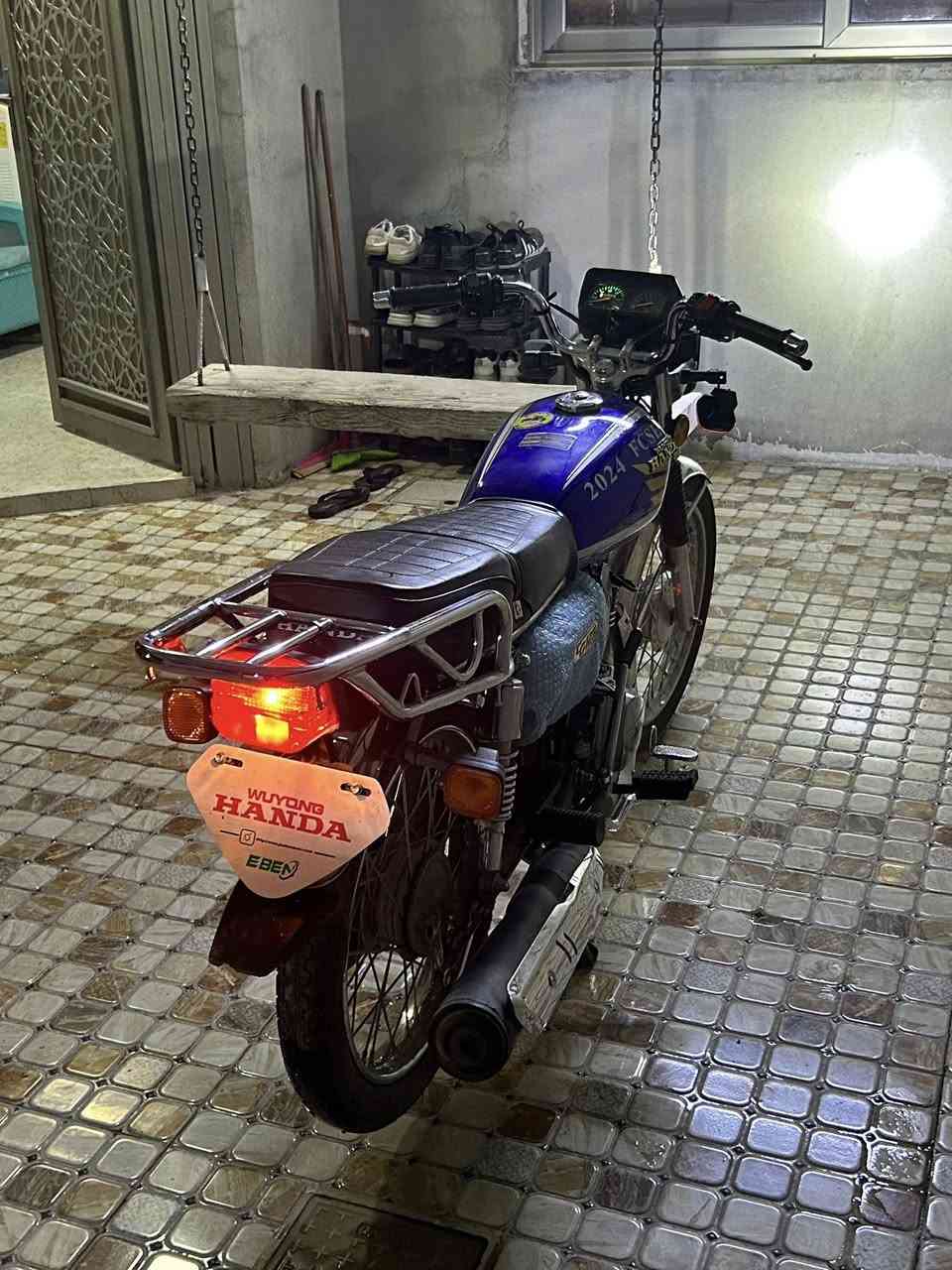 سلام عليكم.. دراجة 5 كير الدراجة موديل 2025 اي عيب مبيها محرك شرط نكرة سلف كهربائيات شغالة كامل الويالة سيم قليل الدراجة ناعمة كلش طستها ناعمة صالنصة كاتم فوول دراجة مال شغل الدراجة احلى من الصور (السعر 675) وبي مجال بسيط حك الجية العنوان حي الواسطي الرقم (***********) ممتواجد عل نت دائماً
