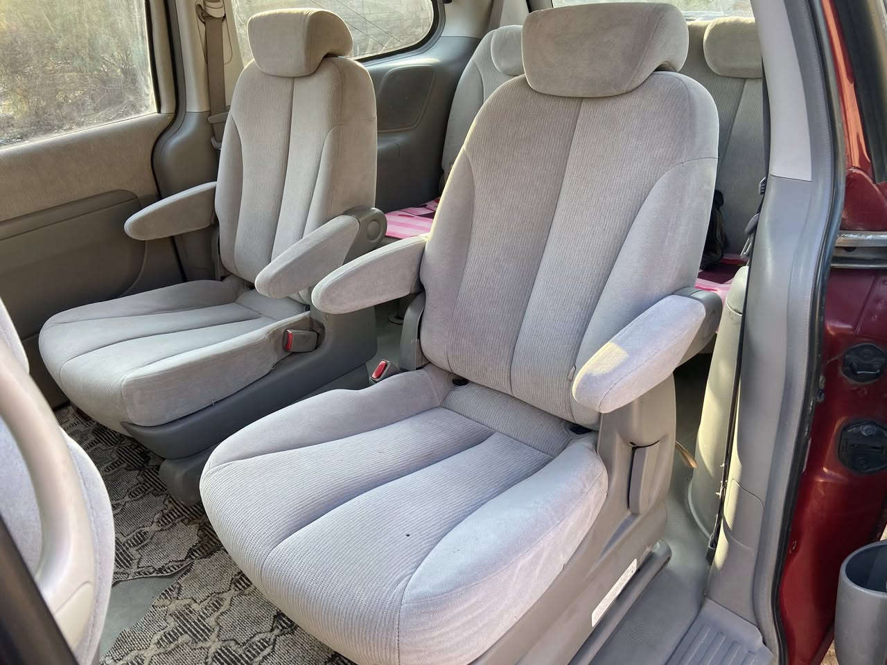 كيا سيدونا 2007 كير مكفول محرك مكفول تبريد ثلج نعمه من الله محرك 3800 سياره نضيفه كلش ما متعوبه ليبل واحد فقط الباب الخلفي الايمن مضروب ضربه خفيفه ما مبدل مال الوارد رقم بغداد دواخل نضيفه السيارة بسمي السعر 130 وبيهه مجال بسيط العنوان ذي قار سوق الشيوخ للاتصال ***********
