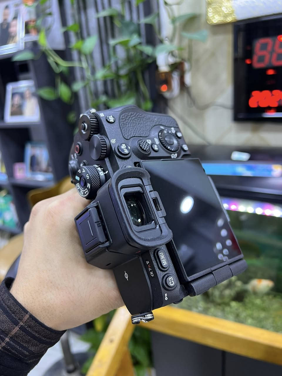 📸 للبيع – كاميرا Sony A7R V  

كاميرا بحالة ممتازة جداً، استخدام بسيط ونظافتها 100% 👌  
عدد الشتر: 7229 فقط (تُعتبر شبه جديدة)  

✨ مناسبة للمصورين المحترفين وصنّاع المحتوى  
✨ أداء قوي وجودة تصوير عالية جداً  

📞 للتواصل والاستفسار:  
***********
