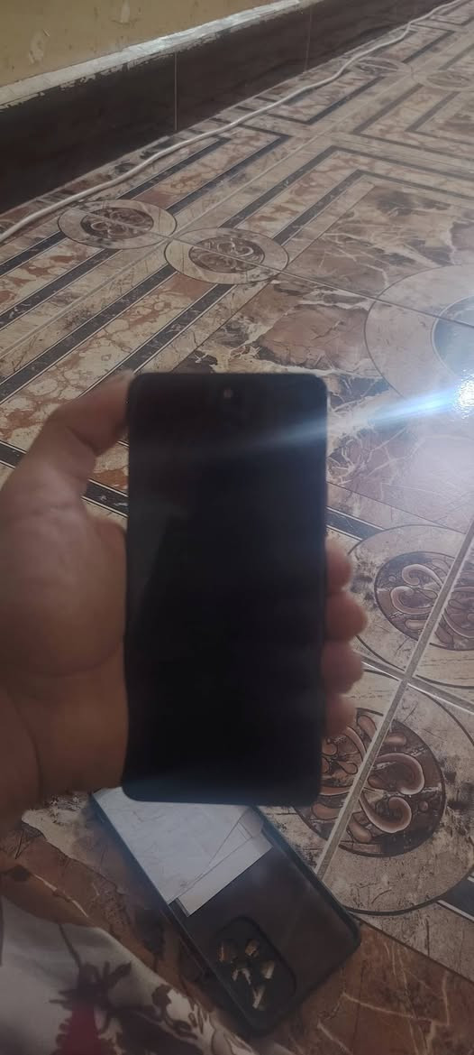 اي 53 ذاكره 256 سعرها 105 نوبات الواي فاي مال الانترنت يروح هاي مشكله اللي بيه ***********
