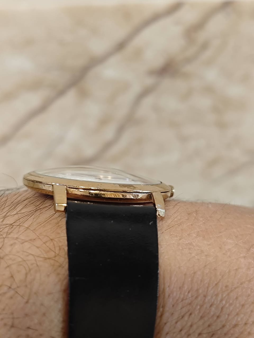 ساعه قشطه كوارتز ماركه هينكس اميال 2 قطر كبير للاستفسار واتساب ***********
