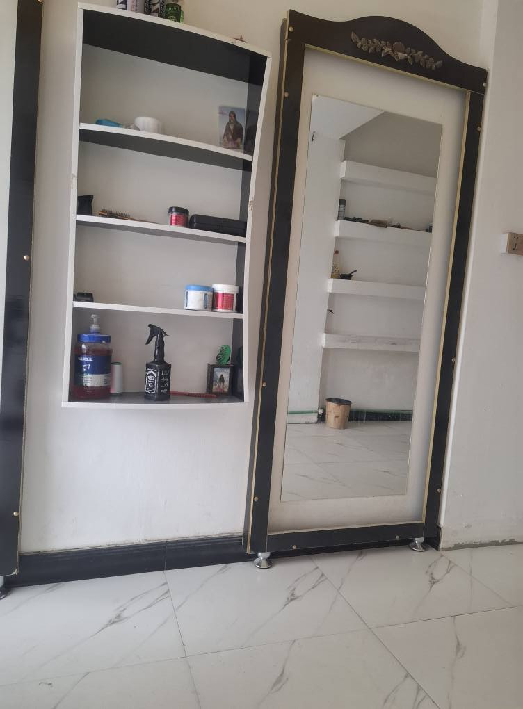 الغراض للبيع المكان الزبير سوق سوادي ***********
