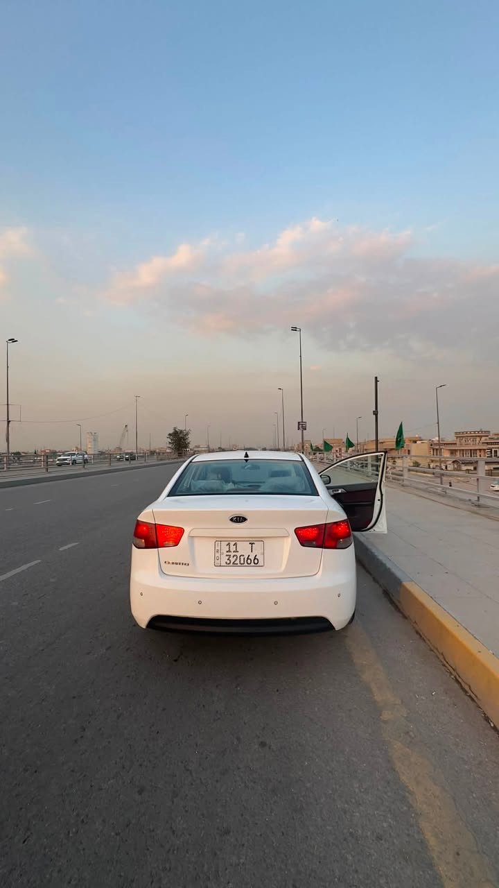 سلام وعليكم
سيراتو للبيع ٢٠١١ خليجيه محرك ١٦٠٠  ماشيه بحدود 300كيلو حساسات خلفيه مري شفط تحكمات داخل مارونيي بيها شاشا جديد شادها زوج تايرات جدد  ناقصا بس تبريد ضعيف بيها
 سعرها  87وبيها مجال *********** مكانها بغداد بلديات
