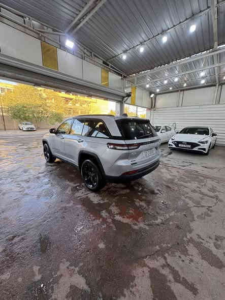 🌹🌹تحية طيبة🌹🌹
جيب 2023 بلاك توب 
فول عدا الفتحة 
صور الحادث مرفقة 
بدون ايرباك بدون دواخل شاصي لغد مكفول
صبغ بابتين وجاملغ خلفي 
مكينة V6 3600 
5 راكب 
السعر 31 الف او مراوس 
***********
مكاني بغداد معارض الكريعات
