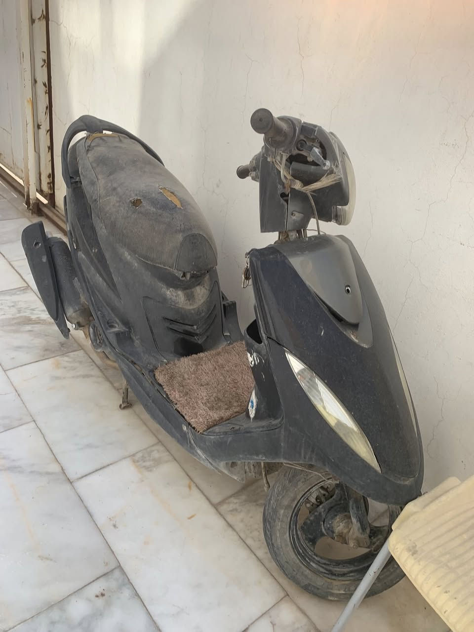 دراجه ماكس عدله ياباني ، اخذتها رمبه، متروكه صار ٨ اشهر وعفتها تشتغل بس عن الحلال والحرام ع الاغلب بيها لاستيك ولف لان چان بيها تبخير، والدراجه مجفته سابقاً يعني مفتوحه ، عليها صالنصهfm، الكڤرات عايزهن تطبيگ زين لان ماكاعدات عدل، اني ماعرف  بيهن كلش تجي بنفسك تقيّم او اسولفلك الاعرفهن وانت تقيّم سعر باليفيدك ومانختلف إن شاءالله تفيد جماعة التعمير 
تواصل ع الخاص


**إذا كنت صاحب هذا الإعلان وتريد حذفه لأي سبب، رجاءا أرسل رسالة إلى الدعم الفني**