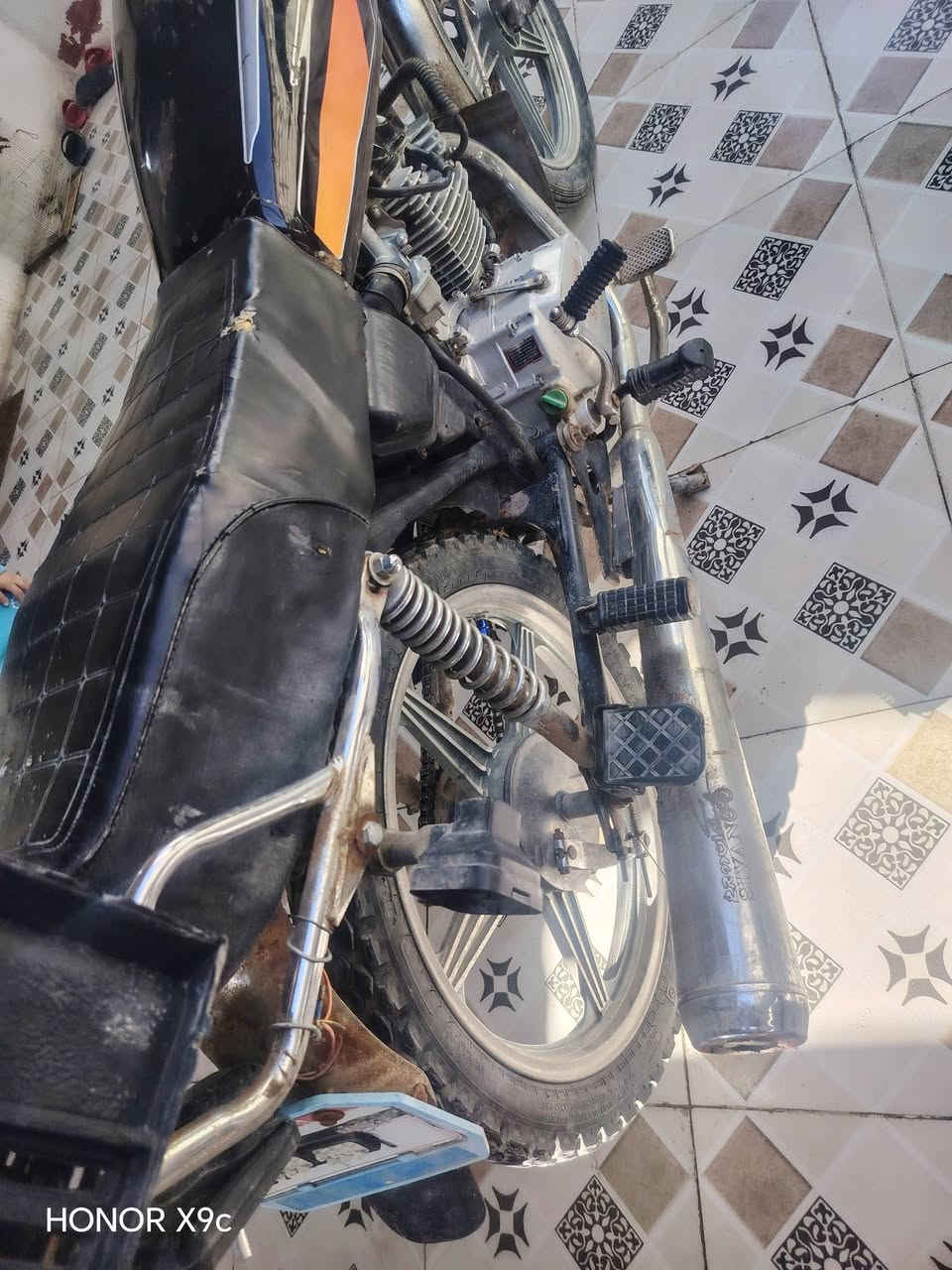 الدراجه سلف 5كير شغال
المكان حله ثوره السعر 350 وبيه مجال قليل
رقم الهاتف : ***********
