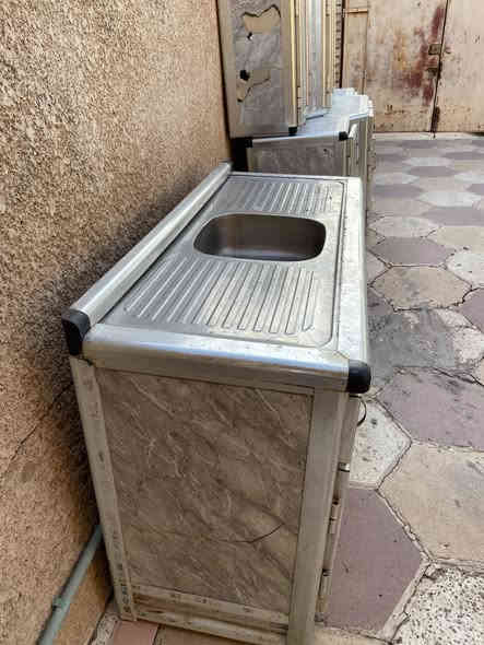 كاونتر قطعتين وسنك سعرهن كامل 110 الف وبيهن مجال بسيط مكان فلوجه
***********
