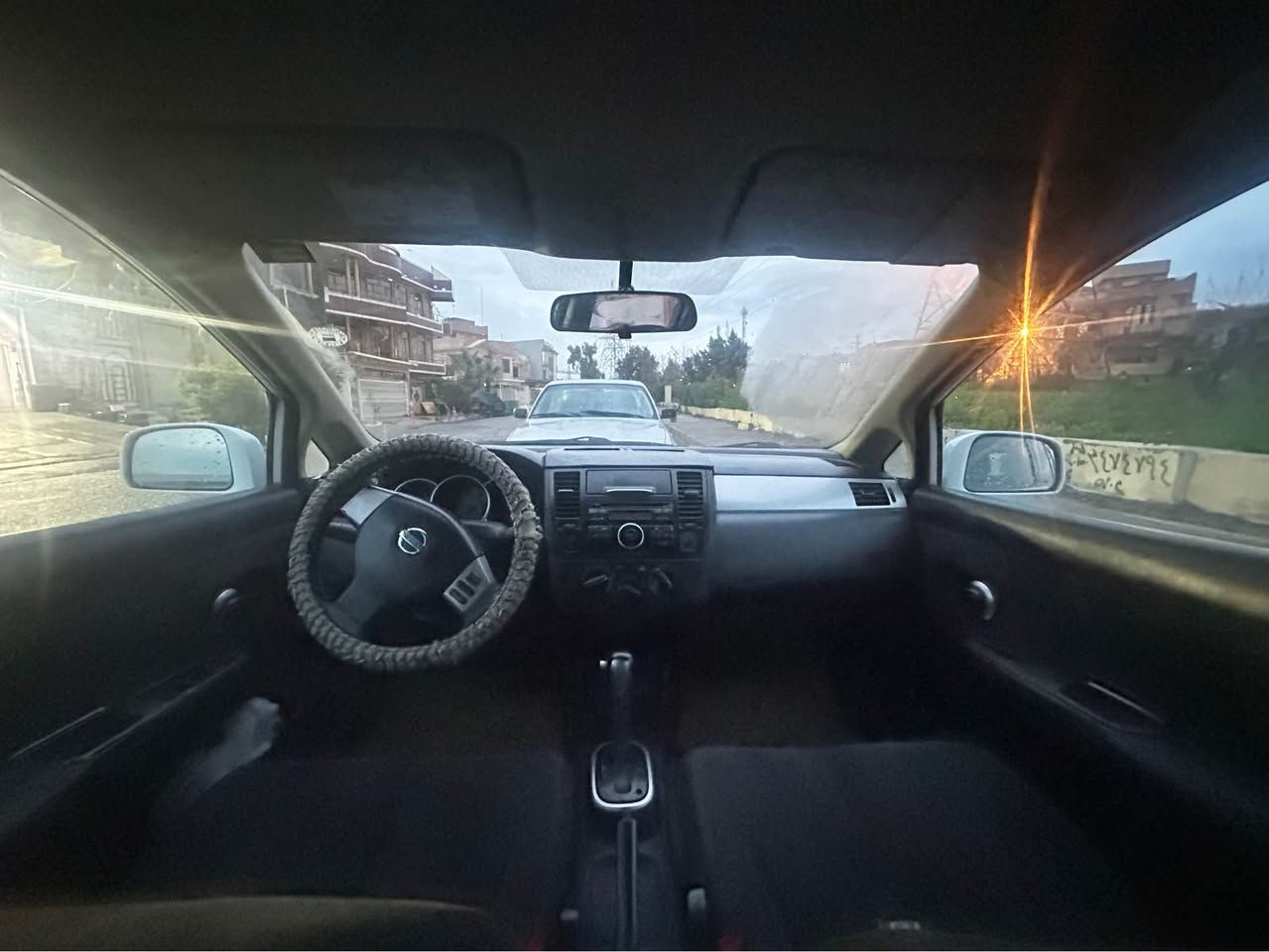 ***********
نیسان ڤیرسا ٢٠٠٩ تەنها چاملغی پێشەوەی بۆیاخە بەبێ ناوگرتن گێر تۆماتیک گێر مەکینە تەبرید تەقەو رەقە بەناو کردن هەموو شتی بەشەرت أربيل, العراق
