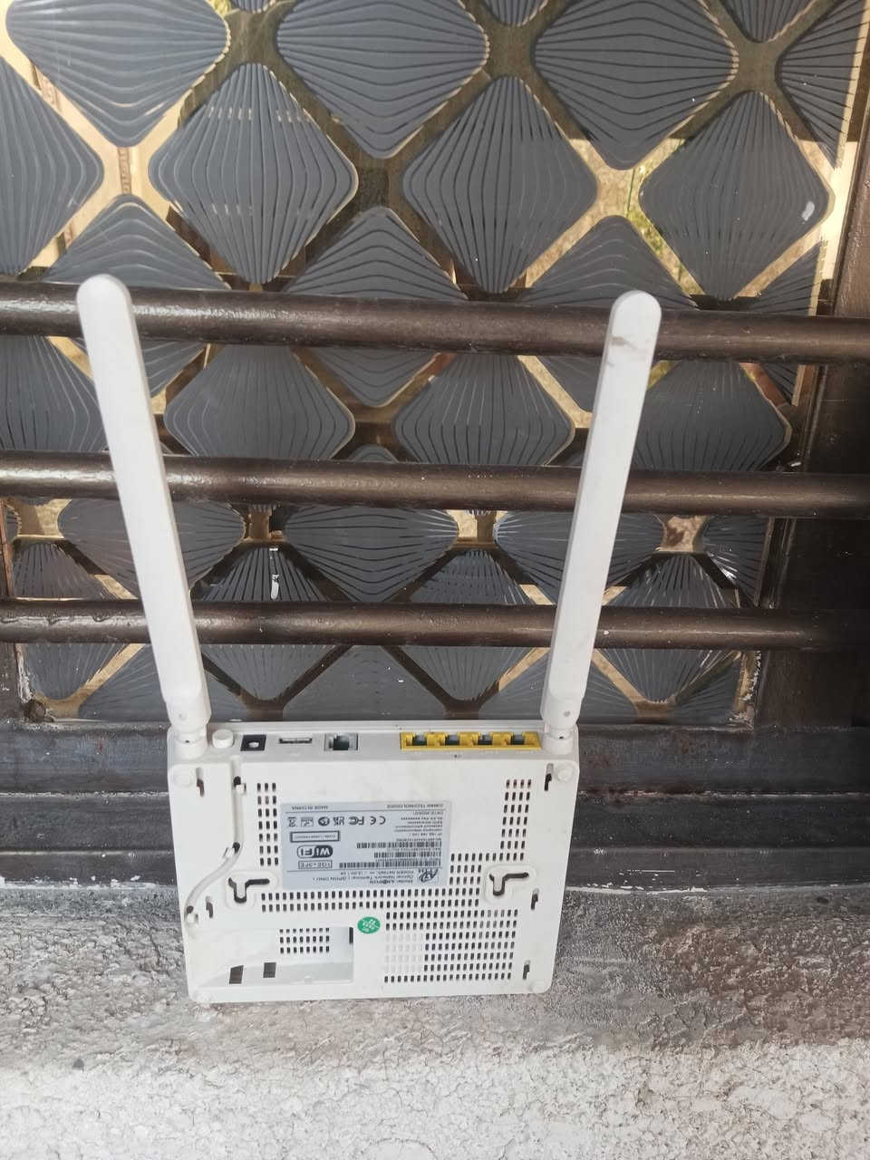 راوتر ضوئي شغال ع الفحص
مكاني الجريخي  السعر 20 

 الاتصال ***********
