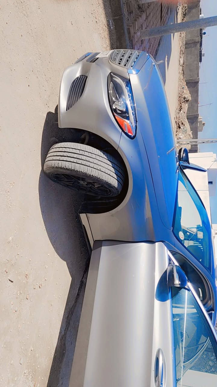 🚗 مرسيدس C300 موديل 2015 – فور ماتيك (دفع رباعي)
🔹 المحرك:
• 4 سلندر
• سعة 2.0 لتر
• تيربو
• قوة تقريبًا 241 حصان
🔹 القير:
• أوتوماتيك
• تبديل ناعم وسلس
🔹 الدفع:
• 4MATIC فور ماتيك (دفع رباعي ثابت)
🔹 الاقتصادية:
• صرفية بنزين ممتازة مقارنة بالقوة
🔹 الداخلية:
• مقاعد جلد أصلية
• تحكم كهربائي بالمقاعد
• شاشة وسطية
• بلوتوث + AUX
• نظام صوتي واضح
• مكيف ثلج ❄️
🔹 الأمان:
• ABS
• ESP (مانع انزلاق)
• وسائد هوائية
• حساسات
🔹 الخارجية:
• تصميم أنيق ورياضي
• تايرات بحالة ممتازة
• إضاءة LED
🔹 الحالة:
• السيارة نظيفة فقط جاملغ الايمن صبغ 
• الماكينة والقير بحالة جيدة
• بدون مشاكل جوهرية
• فحص وين ما تريد و سونار مرفق 
📍 الموقع: السماوه 
💰 السعر: خاص 
📞 للتواصل:***********
