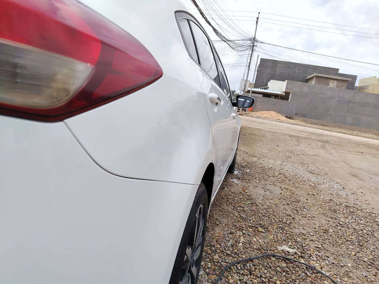 سلام عليكم ورحمة الله وبركاته
للبيع كيه سيراتو
موديل ١٨ 
لون ابيض
داخل لون  اسود
مكينه ١٦٠٠ سسبورت
مكينه وكير مكفولات
رقم أربيل انكليزي
تخم تاير
حداديه امامي خلفي
حساسات  فول معده لفتحه كامره خلفيه
ويل كب سياره جاهزه ترايك ٢٠٠
ربع متخسر عليه
مكاني بابل  ***********
