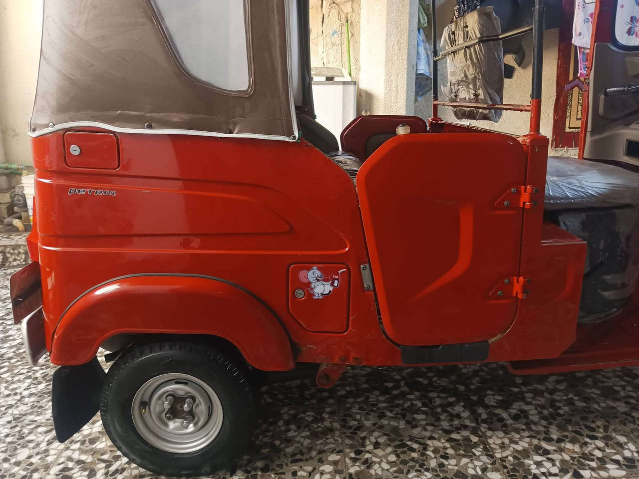 سلام عليكم تكتك البيع موديل 22شهر12اراقام نكليزي المكان بياع المعالف ***********
