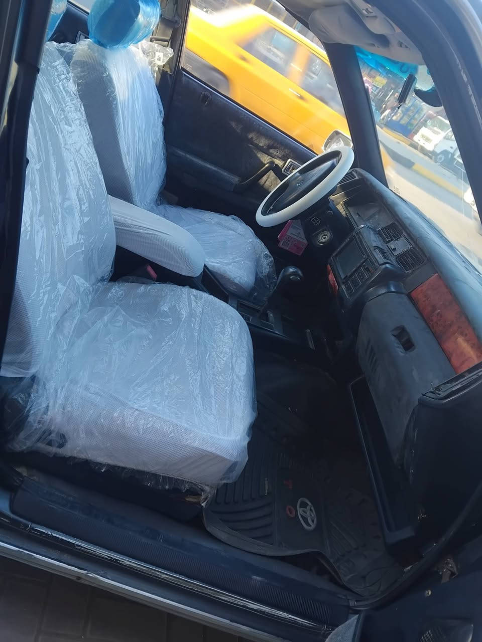 سلام عليكم سيارة ارنب كصير مديل 1992 لون رصاصي رمادي سيارة جديدة وحلوة العنوان البصرة معقل قرب الساعة السعر60 وبيها مجال 
رقم الهاتف ***********
