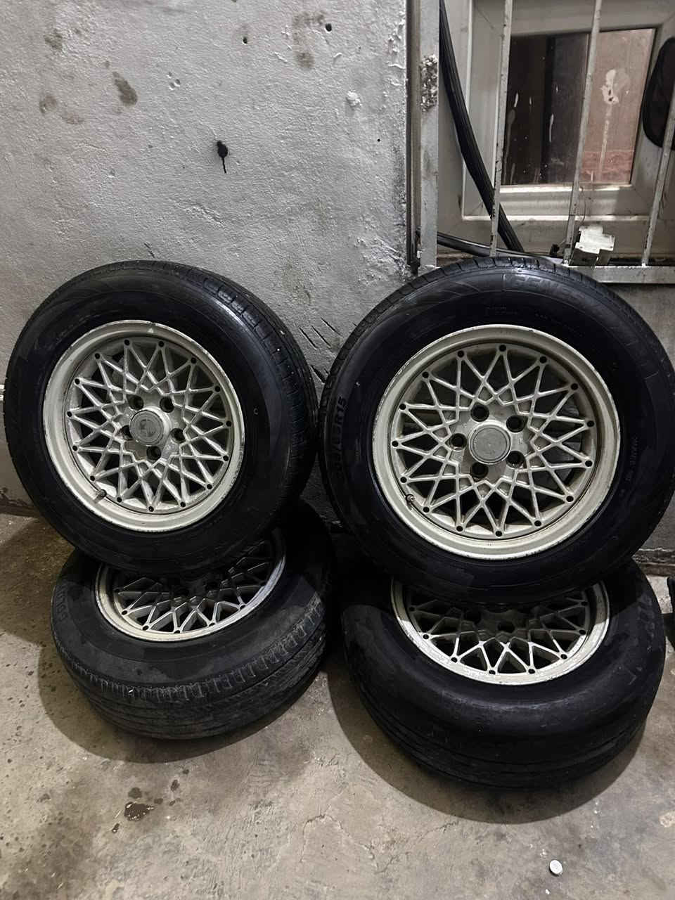 السلام عليكم ويل ابوبل للبيع بيهن زوج تايرات جديد وزوج جوه النص عمر مكان صلاح الدين العلم ‭0773 535 2318‬
