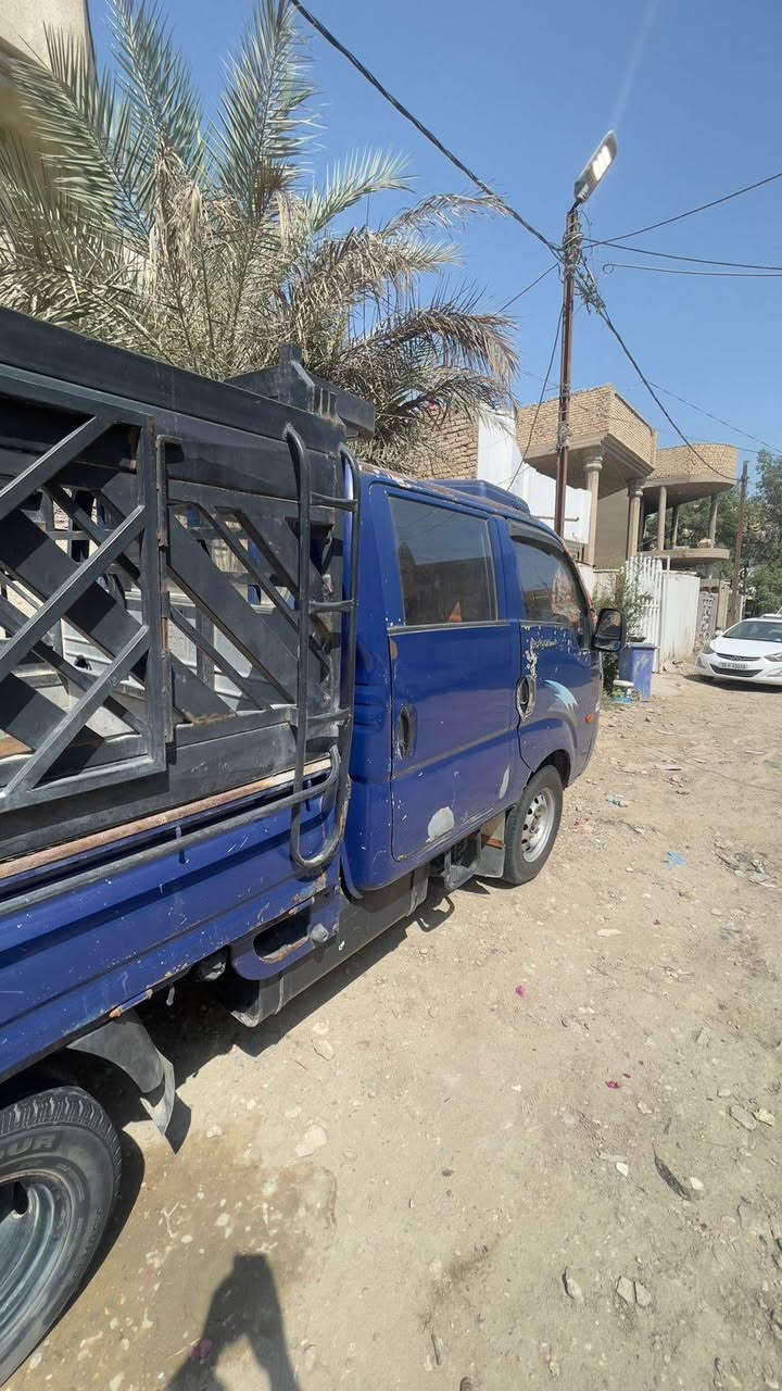 سلام عليكم 
كيا دبل قماره لون ازرك 
موديل 2007 
 رقم بغداد السياره بسمي 
 ا مكينه وكير خير من الله 
السياره محتاجه فقط كشر  
مكينه 3000 
 مكاني حله شارع 60 
الاستفسار *********** سجاد صلاح
