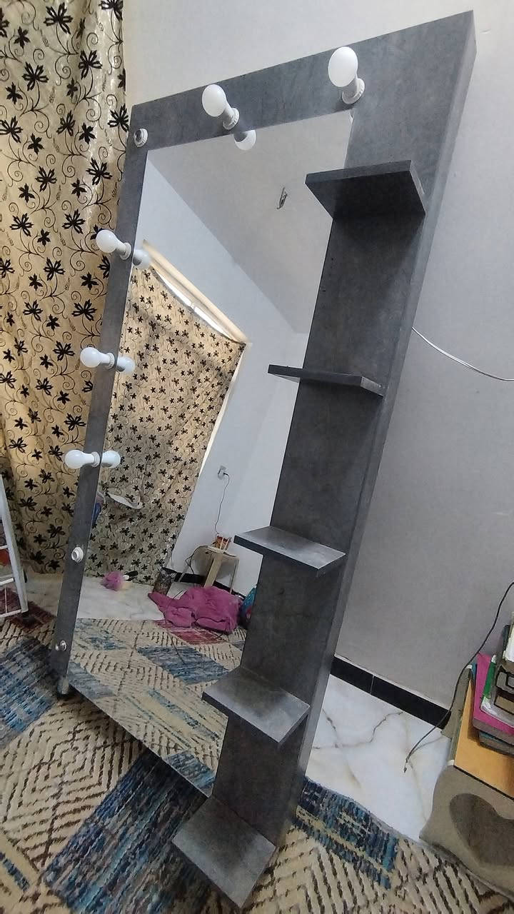 للبيع العنون بغداد شعب مقابيل ثعالبه قيم واخذ ب المعقول ***********
