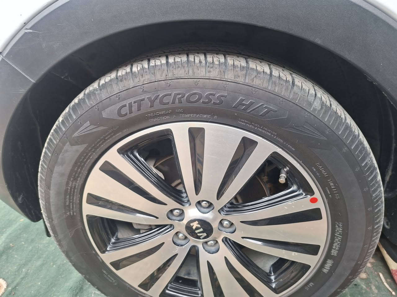 سلام عليكم تخم تايرات مال سبورتج حجم ١٨/ ٢٣٥/ ٥٥/ سعر قيم وخذ كلش نضاف خوات جدد ***********
