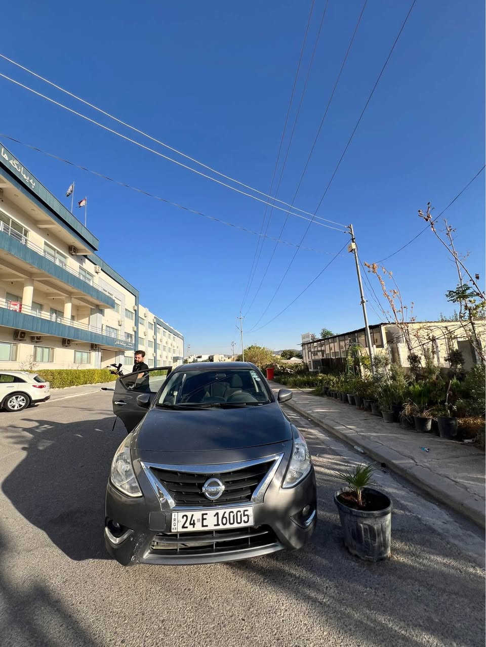 سياره نيسان فيرسا للبيع موديل 2017 
مواصفات sv 
‏٨٨mمايل ماشيه 
رقم و سنويه جديد حتي 2030
سياره فقط للبيع  
ضرر بينا 3 قطعه 
مكاني ب دهوك 
رقم تلفون 
‏*********** دهوك, العراق
