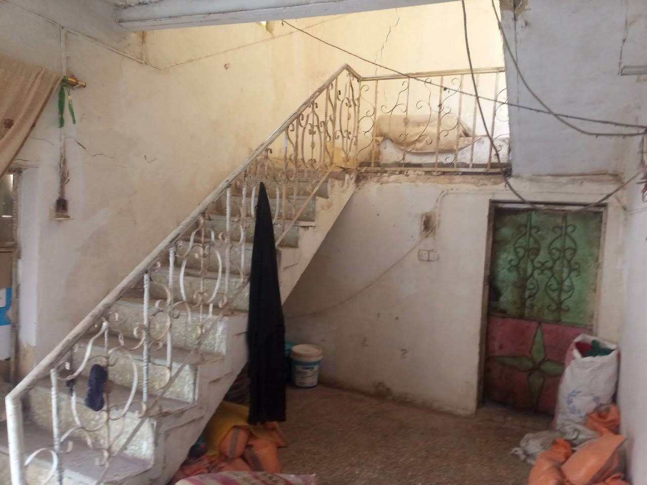 بيت البيع بحي غزه مقابل الروضه براني ومطبخ وصاله4 غراف ثنين الطابق الارضي وثنين  الطابق الثاني اسعر 90وبي مجال واذا مروس ب قطعه للجزيره وفرق ‏‪***********‬‏
