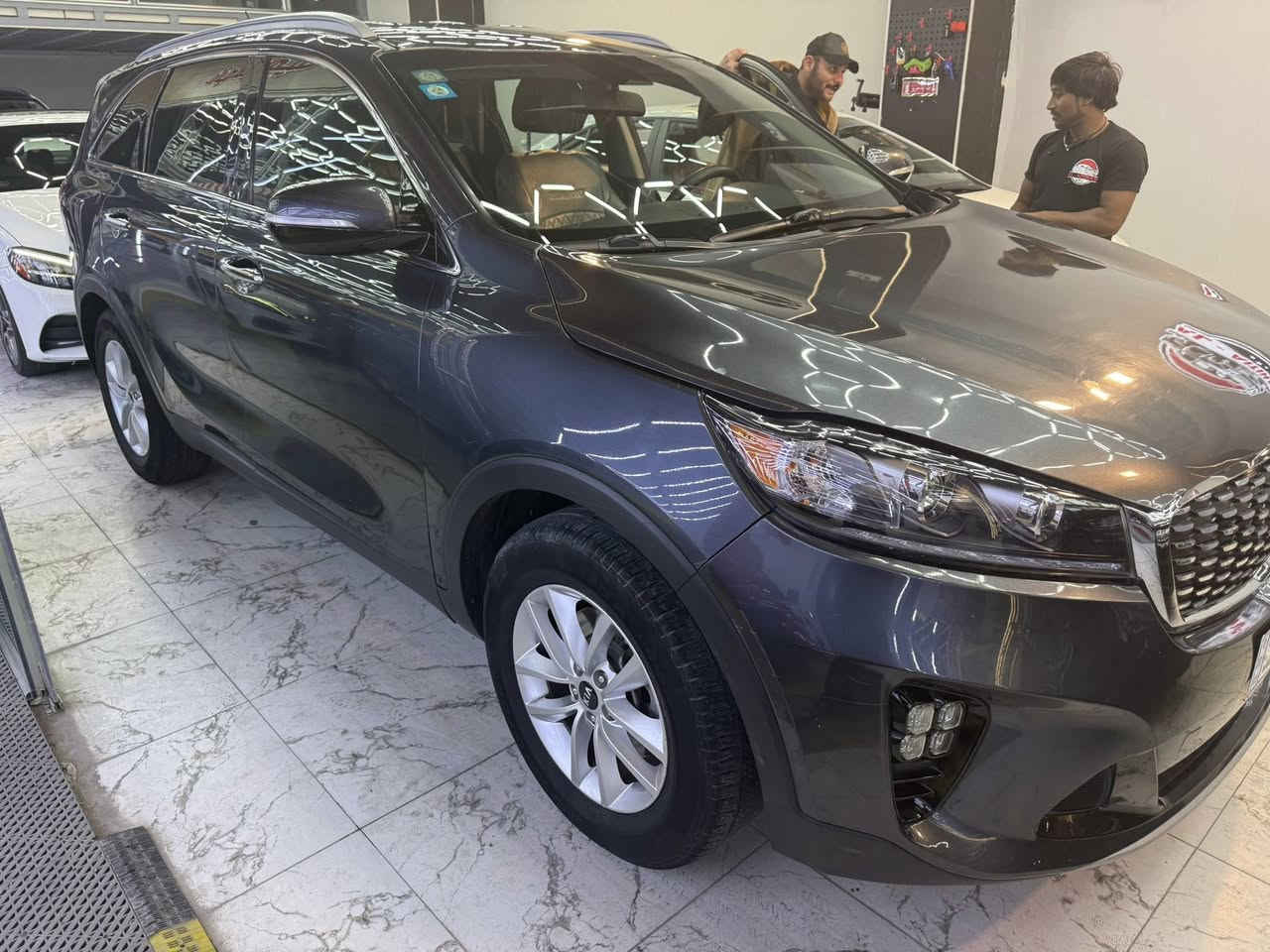 سورنتو 2020 امريكي
مكينه 4 سلندر GDI كلش نضيفه 
بيهه قطعتين وضربتهه مثل ما موضح بالصور  
ماشيه 70000 ميل 
مواصفات وسط 
السونار موجود 
سعر $17.500 وبيهه مجال 
للأستفسار اكثر *********** وبي واتساب
