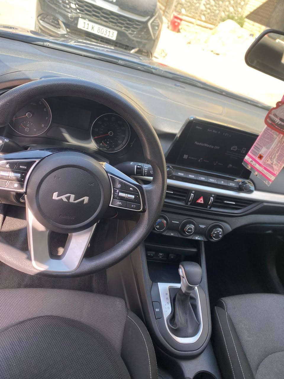 السلام عليكم 
فورتي موديل  2024  
ماشيه ١٨٦٠٠ 
رقم اربيل بأسمي  تحويل ثاني يوم موجود اروح احولك 
وارد امريكي ضربتها شبر بجاملغ  السايق  بسيط ومعمر  واكو شخط بباب السايق والباب الي وره السايق مثل ما موضح بالصور سيارة نظيفة ما متعوبه اخت الزيرو امانة الله جاهزة وكاملة على كد الدوام يوم اروح بيها ويوم اعوفها طابكة بالبيت من وره الازدحام  الصور كدامكم والسونار اخذته الها  من اشتريتها من صاحبها فلينة جك وسبير  موجودة وفلينه السبير الاصلية  هي جتي فارغة من اشتريتها موجودة هي والكتيب 
١٧٠ وبيها مجال بسيط للشراي متواجد 
واتساب وخط على هذا الرقم 
***********
الله يعمر حلالكم
