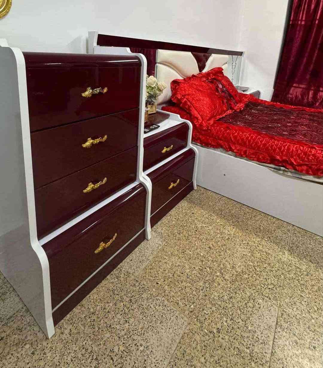 سلام عليكم 
غرفه  نوم  ٩قطع 
نضافه ٩٠٪؜ استخدام   قليل 
عنوان حي النصر قرب مستشفى الولادة 
الاستفسارات خاص  او على رقم ***********
***********
