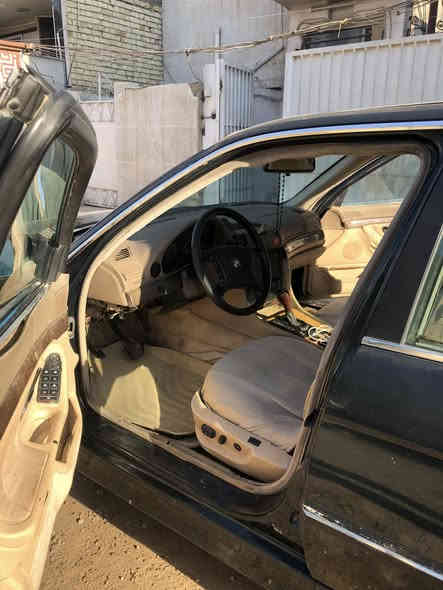 سلام عليكم 

بيم دبيلو كاسحة موديل 98
ب اسمي تحويل ثاني يوم 
صندوق شفط 
تاب + كامرا
سماعات اربعة شغالة 
اغلفة كشنات جديدة 
اربع تايرات جدد 
فتحة سلايت روف
دشبول بل كارتون 
تانكي جديد 
وطوافة شغالة
مكينة28 كير تمساح 
اصل وفصل 28 
السيارة بيها ضربة مبدل جاملغ والبنيد 
مبدل شبرين من الفخدة مال شاصي 
سيارة بلادية لون اخضر قطرة صبغ مابيها 
كهربائيات كلها شغالة 
السيارة مكانها بغداد 
رقم صلاح الدين 
ب اسمي رقم انكليزي دولي 
السعر 45 
*********** رقمي
