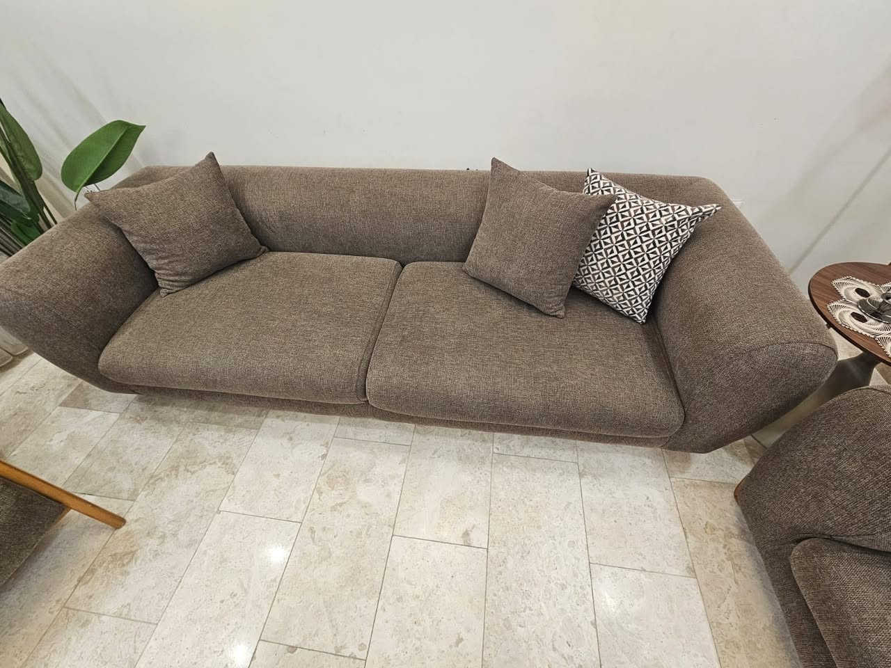 تخم ايبك التركي ٨ مقاعد نظافة١٠٠٪؜ استخدام ٦ اشهر وطبله وسطيه و٢ جانبيه الغراض كلش جديده ونظيفه اريدهم مليون و٣٠٠ مكان بغداد حي حطين


**إذا كنت صاحب هذا الإعلان وتريد حذفه لأي سبب، رجاءا أرسل رسالة إلى الدعم الفني**