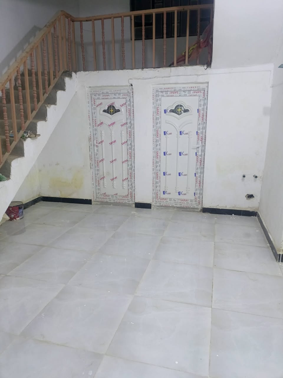 السلام عليكم بيت للبيع حي الحضارة موقع تجاري ع تقاطع شوارع مقابيل ساحات ينفع محلات أو استثمار أو شقق المساحه 100 مربع 10 في 10تبليط ومقرنص جاي يشغلون بي الطابق الأول غرفتين نوم وصاله ومطبخ وحمام وطارمة وحديقة الطابق الثاني غرفتين نوم وصاله البيت نضيف عالي عن الشارع جاهز للسكن يباع نقد ومبادرة سريعه بمقدمة اتصال أو واتساب او تعليق ***********
