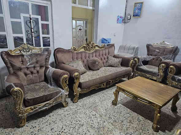 عرض ملكي تركي 😍
التفاصيل :... 
النوع: تركي ملكي🇹🇷

عدد: 10 مقاعد💺

نوع الخشب: زان تركي🪵

نسبة النظافة: 100 بدون اضرار🩼

يوجد توصيل محافظات وداخل بغداد 🚗

العنوان :بغداد الحسينيه قرب مستشفى التركي 🇹🇷

للحجز والاستفسار: *********** 💬
