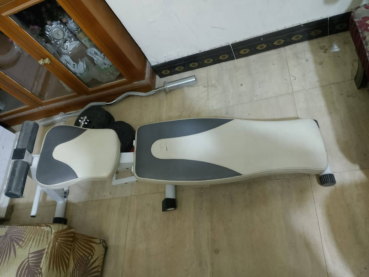 للبيع جديد جدآ عنوان زيونه مجاور مقهى هيل وليل ***********
