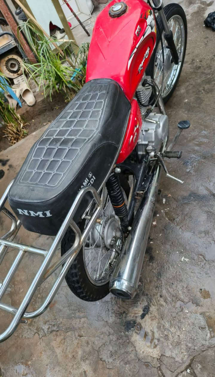 السلام عليكم اربعه كير أوراق سكنر محرك شلامجه عوزه ترتيبات بسيطه ب350وبيه مجال حك جيه مكاني  شارع المطار ***********
