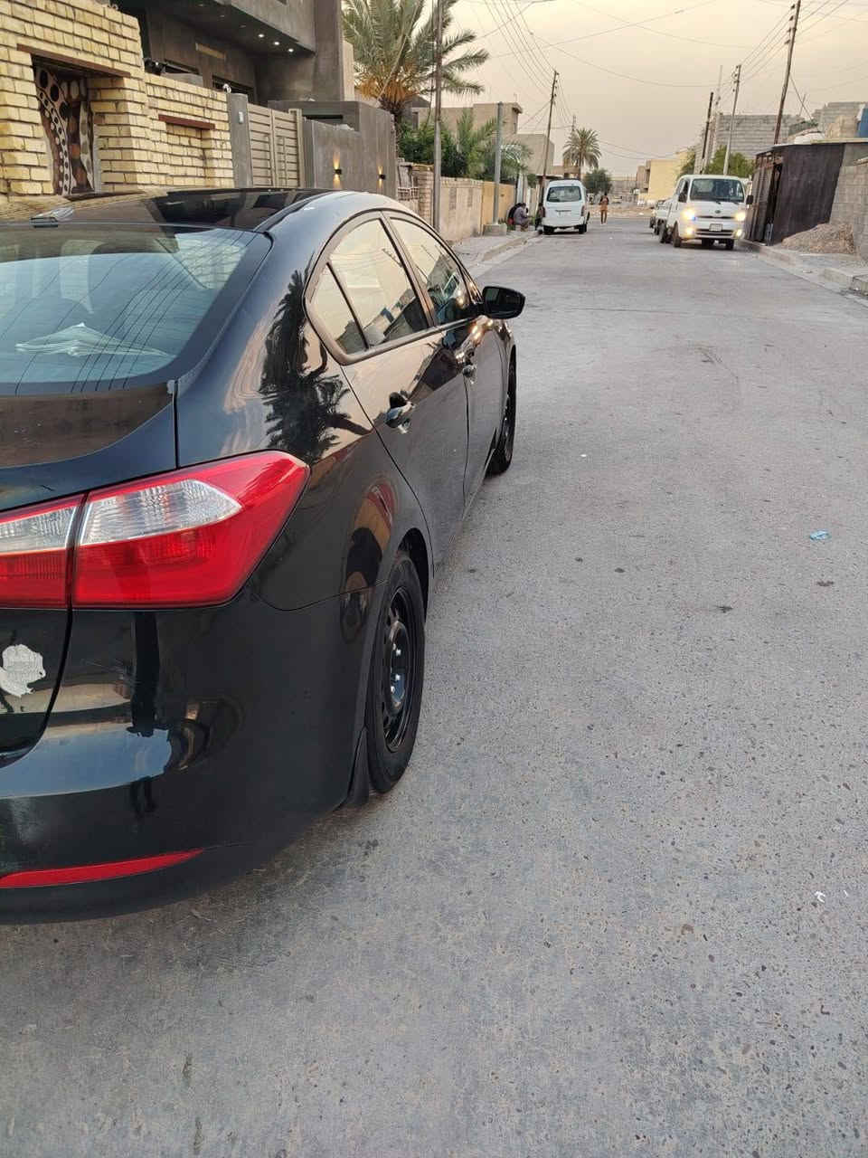 كيا فورتي 2016وارد امريكي مكينه1800 الجاملغ الايمن بي بارد ومعمر والجاملغ الايسر بي طخه بسيطه وماراجع كير محرك تبريد حداديه  مكفولات شرط بدون دواخل منضومه تبريد جديده رقم بغداد سنويه جديده تحويل ثاني يوم السعر ٩٧ وبيهه مجال بسيط   مكان اليوسفيه حي الشهداء ***********للتواصل
