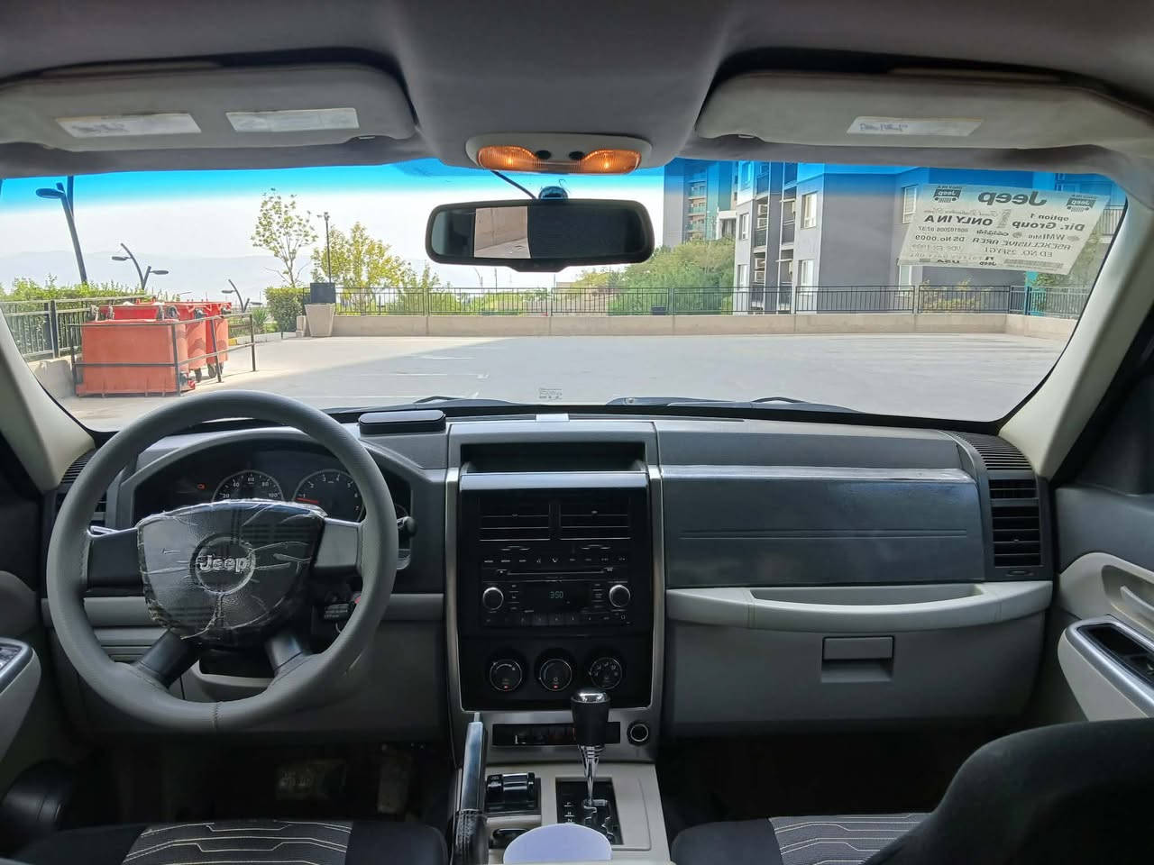 جيب ليبرتي ستيشن
موديل 2008
إطارات صالحة حتى 2027 ساعة
ناقل الحركة والمحرك بحالة ممتازة
النظام الكهربائي قوي ويعمل بكفاءة
حساس ضغط الإطارات يعمل
محور مزدوج
ستة مكابس
نظام ABS
مرآة السائق مزودة بكاميرا
عجلتان أماميتان جديدتان
إطاران خلفيان بضمان سنتين
محدد السرعة يعمل بكفاءة وثبات
تم استبدال غطاء المحرك وتركيب عجلتين أماميتين جديدتين
أربعة أبواب بعجلة قيادة باردة
الزجاج الأمامي كهربائي
يمكن تقسيمها إلى ثلاثة أجزاء
***********
