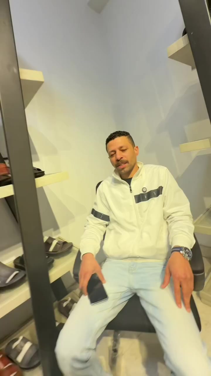 كل التجار الي خدت شباشب من مصنعنا الموسم ده او اي تاجر عنده شغل من مصنع فالكون يسيب عنوان المحل بتاعه في الكومنتات وهنبعت له زباين قطاعي 😉🔥🔥♥️

 #احذية_جلدية #جلدطبيعي #فالكون #شبشب_جلد #جلد #سيزون #تجار #احذية  #فالكون  #شبشب #شبشب_رجالي #رجالي


**إذا كنت صاحب هذا الإعلان وتريد حذفه لأي سبب، رجاءا أرسل رسالة إلى الدعم الفني**