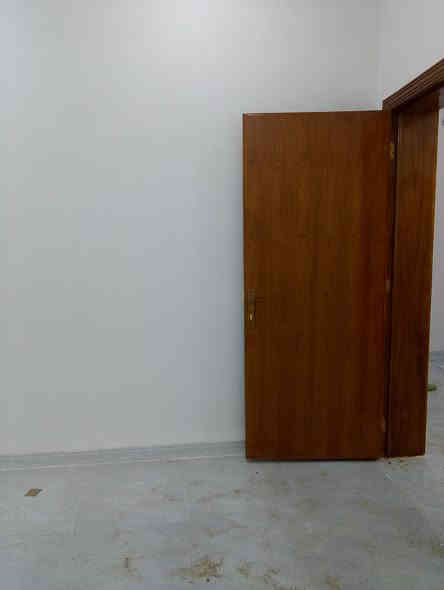 بيت طابقين  بناء حديث درجة أولى فارغ حاليا جاهز للسكن للبيع السعر 87 مليون وبي مجال بسيط بالبكرلي الثالثة قرب جامع سلمان المحمدي مجاور سنتر البكرلي بصف التبليط مباشرتا المساحة 100 متر الواجهه 6 أمتار يحتوي على غرفتين نوم وصاله ومطبخ وهول وصحيات فوك وصحيات جوه داخلية وخارجية عالي عن الشارع خدمات كامله ماء اساله وكهرباء ظفيرة ومجاري وقريب جدا على خط كيات البكرلي سند 25 طابو زراعي تحويل مباشر باسم المشتري للاستفسار ***********
