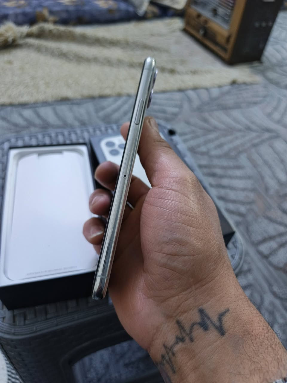 11برو ماكس للبيع مكفول ما داخل مصلح ولا مبدل بي شي سعر425 مكاني بغداد ***********
