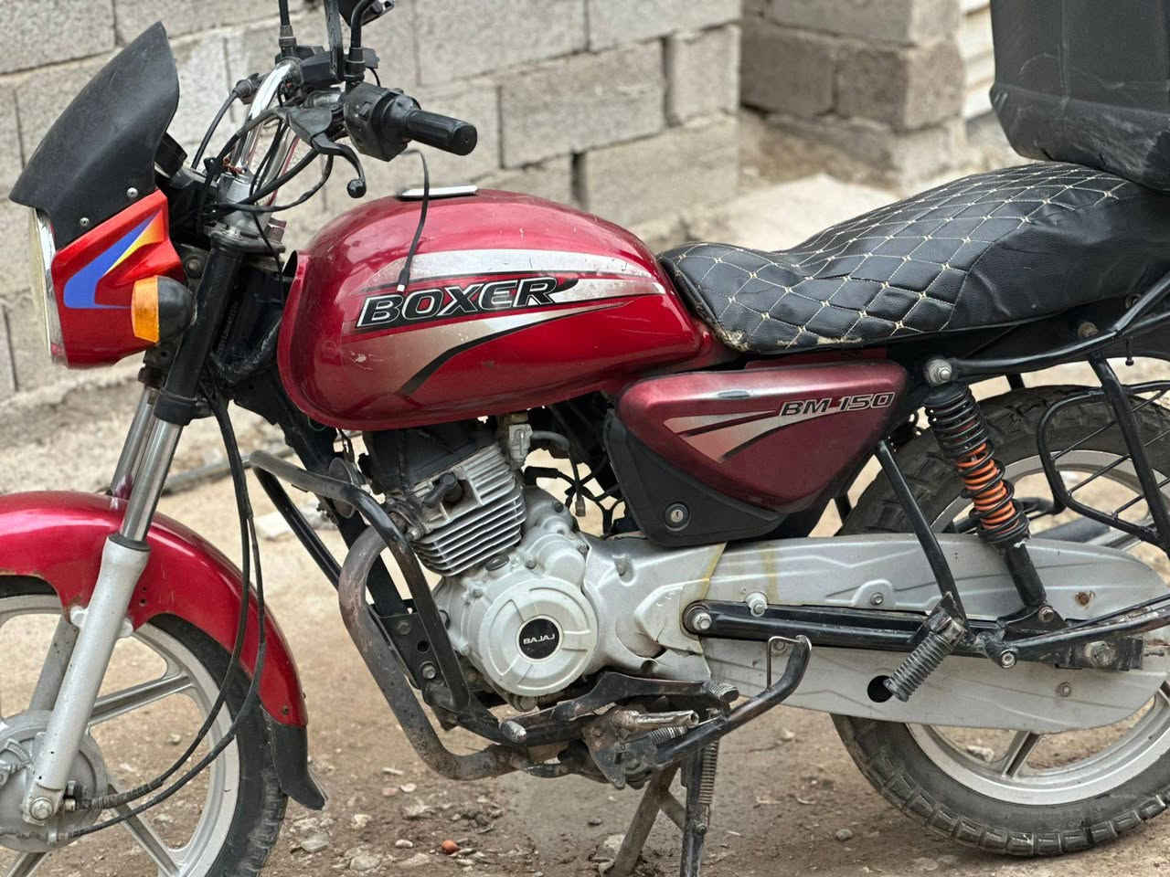 سلام عليكم بوكسر موديل 17 مرقم ديالى باقي بس لوحات سنويه تحويل ثاني يوم مكاني بغداد المنصور ابو جعفر 
مجفت مره وحده قبل أربع سنوات مجفت بشرط تجي تأخذ تراي إذا مو معدل فوك 100 مقبول تجي تفحص محرك وتاخذها وين ميعجبك السعر خاص والي مو شراي لتجي تعبني فدوه اروحلك رقمي هذه بي واتساب ومتواجد على الخط سيم كارت ***********
