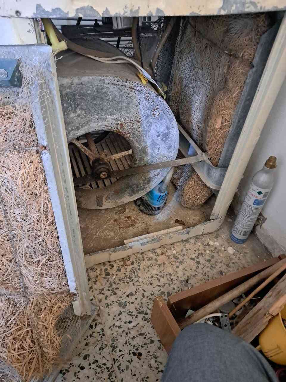 المبردة ٦٥ الف
الساعة ١٥ الف 
***********
