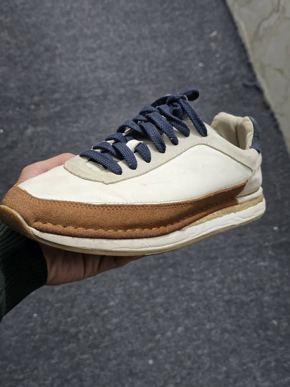 السلام عليكم
4احذيه اصليه نظيفات ماعدى الاديداس السولار بوست نظافتها مو كلش
النايك ب30
الريكبورت ب25
الكلاركس 25
الاديداس ب7 كلهن قياس 40
***********
