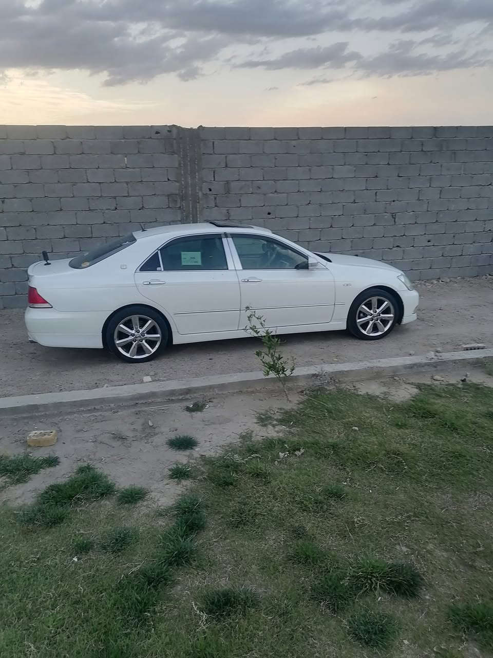 شاهينة ٢٠٠٥ قرار ١٠٢ مسقط رقم
كفاله عامه
فول مواصفات صدفي 
شاصي ٨٢
٤دكم
داخل بيجي جلد
٣ قطع تبريد
ثلاجه
كشنات استيرن كهرباء
حساسات امامية خلفيه
العنوان فلوجه
***********
