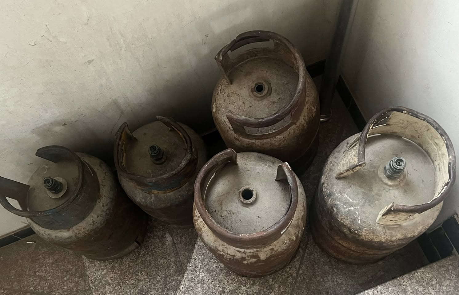 ‏عندي قنية غاز عراقية العدد 5
‏توصيل داخل بغداد اكو عليكم 
‏اثنين بدون رأسية مثل ما بصورة 
‏مكاني بغداد فقط رسائل واتساب 
الرجاء عدم الاتصال الخط
***********
