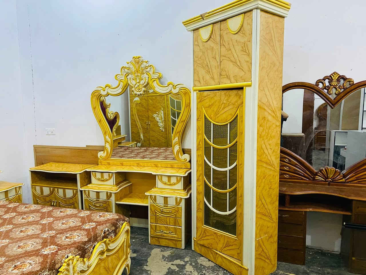 سلام عليكم يوجد غرفه نوم للبيع مستخدمه شي قليل السعر 950وبيها مجال العنوان الرمانه يم الجسر الاستفسار ***********

